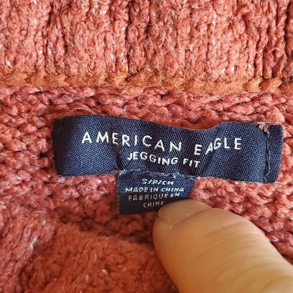 American Eagle Red Jegging Sweater Size Small Relaxed Fit Chunky Knit 1/4 Button - Picture 8 of 11